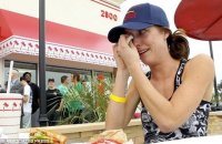 in-and-out-burger-makes-woman-cry.jpg in-and-out-burger-makes-woman-cry.jpg