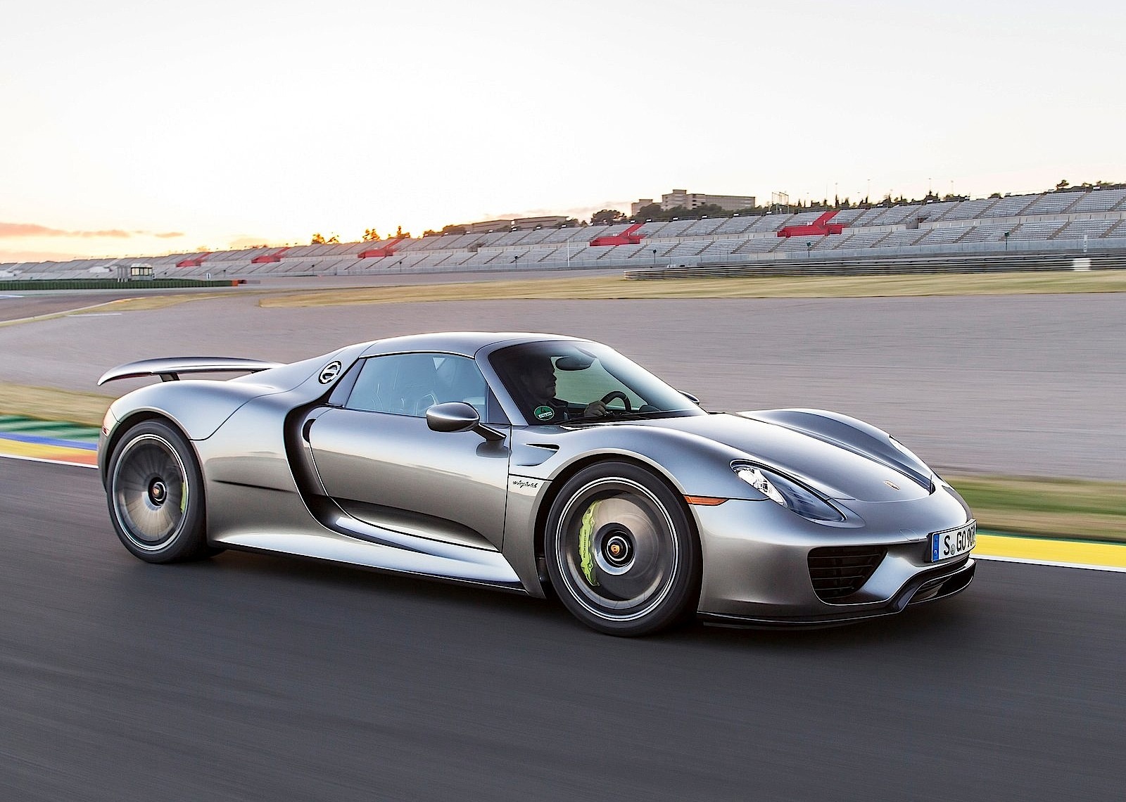 PORSCHE-918-Spyder-5142_26.jpg
