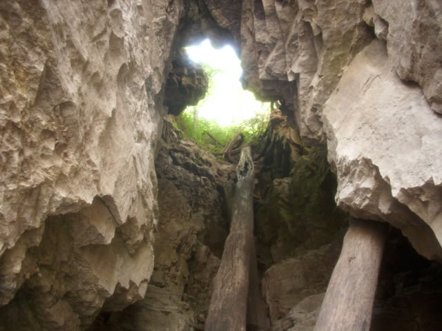 caveinrock9.jpg