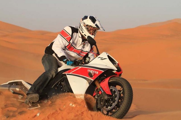 Yamaha-YZF-R1-sand-dunes-10-635x423.jpg